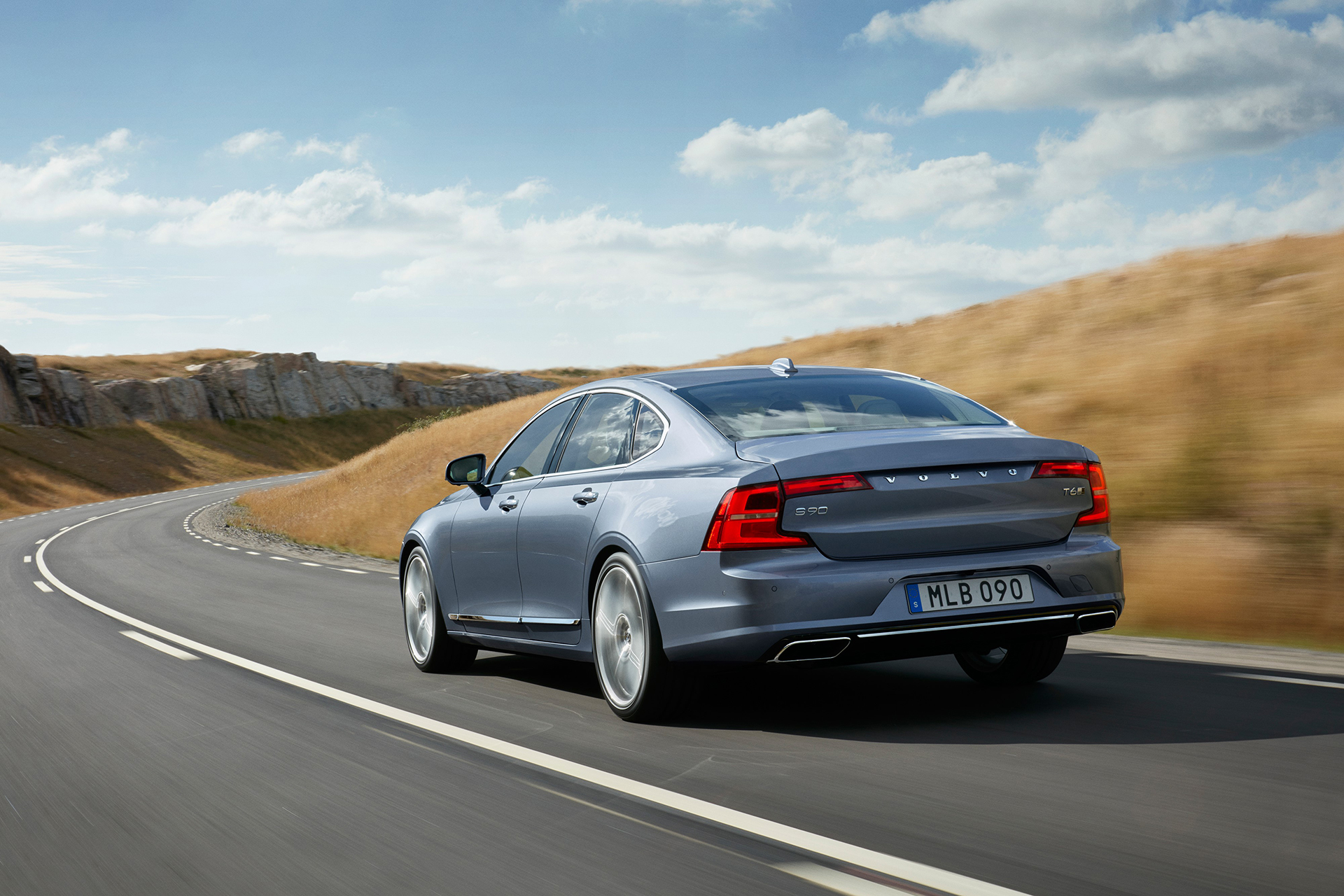 2016 Volvo S90 sedan