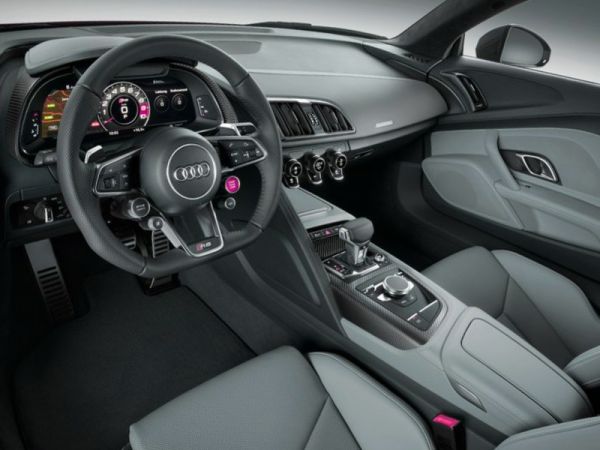 2017 Audi R8 interior