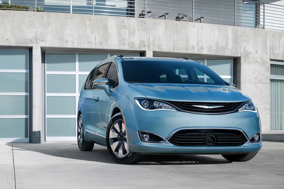 2017 Chrysler Pacifica hybrid