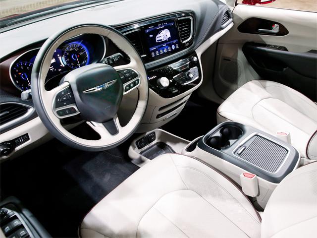 2017 Chrysler Pacifica interior