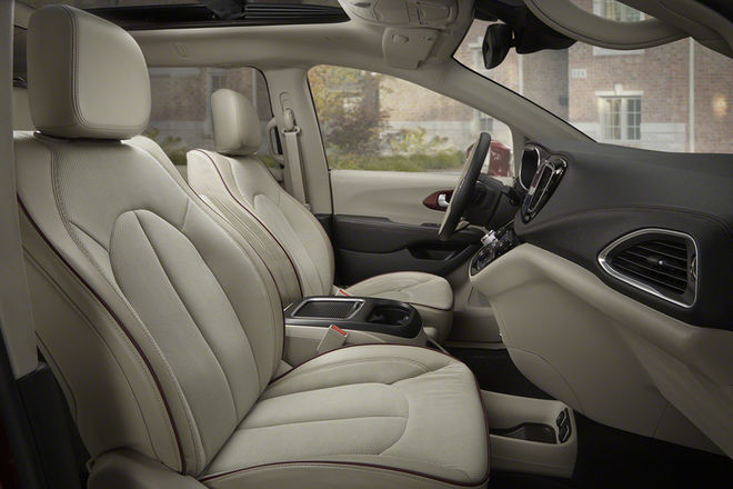 2017 Chrysler Pacifica interior