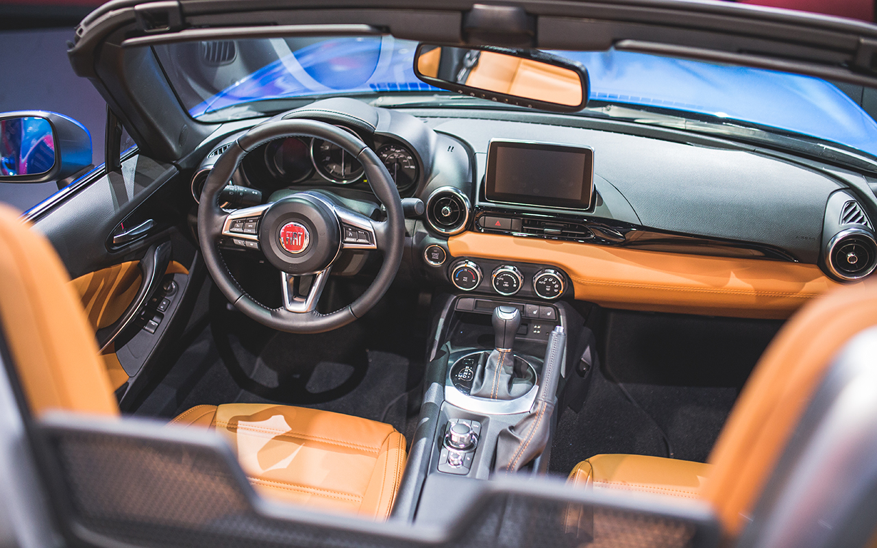 2017 Fiat Spider interior