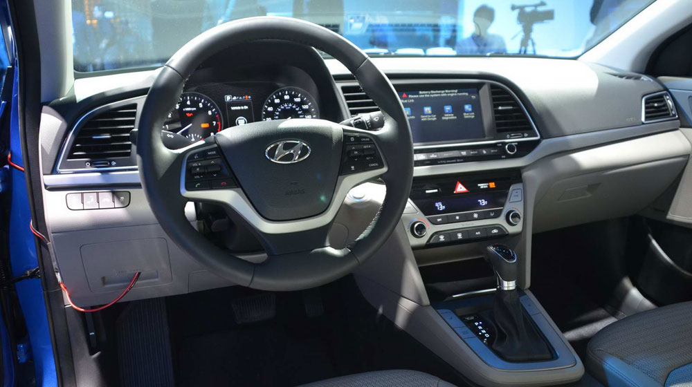 2017 Hyundai Elantra interior