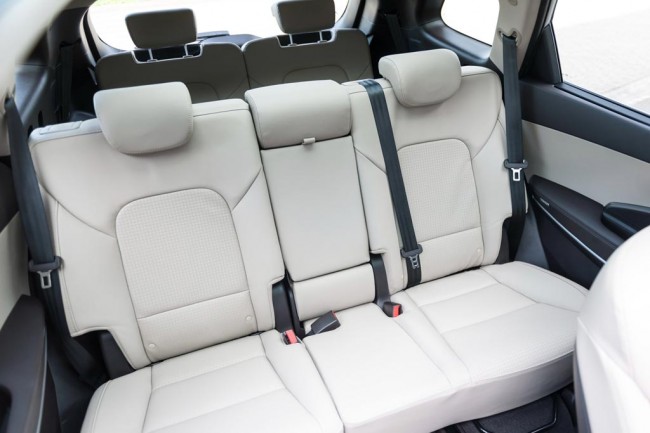 2017 Hyundai Grand Santa Fe interior