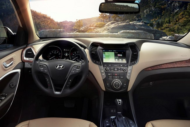 2017 Hyundai Grand Santa Fe interior