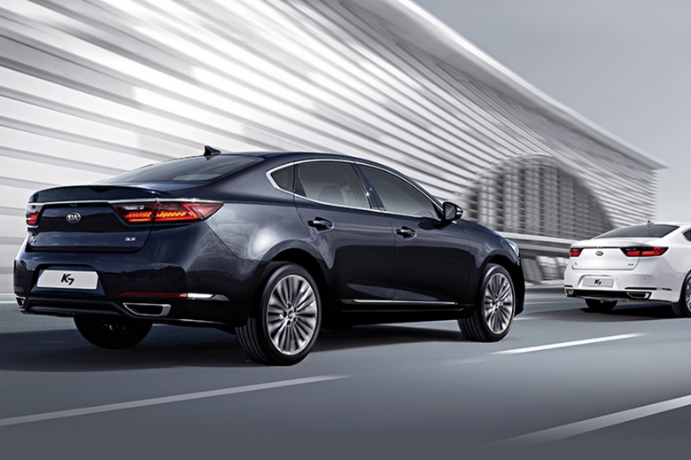 2017 Kia Cadenza black