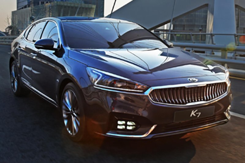 2017 Kia Cadenza black