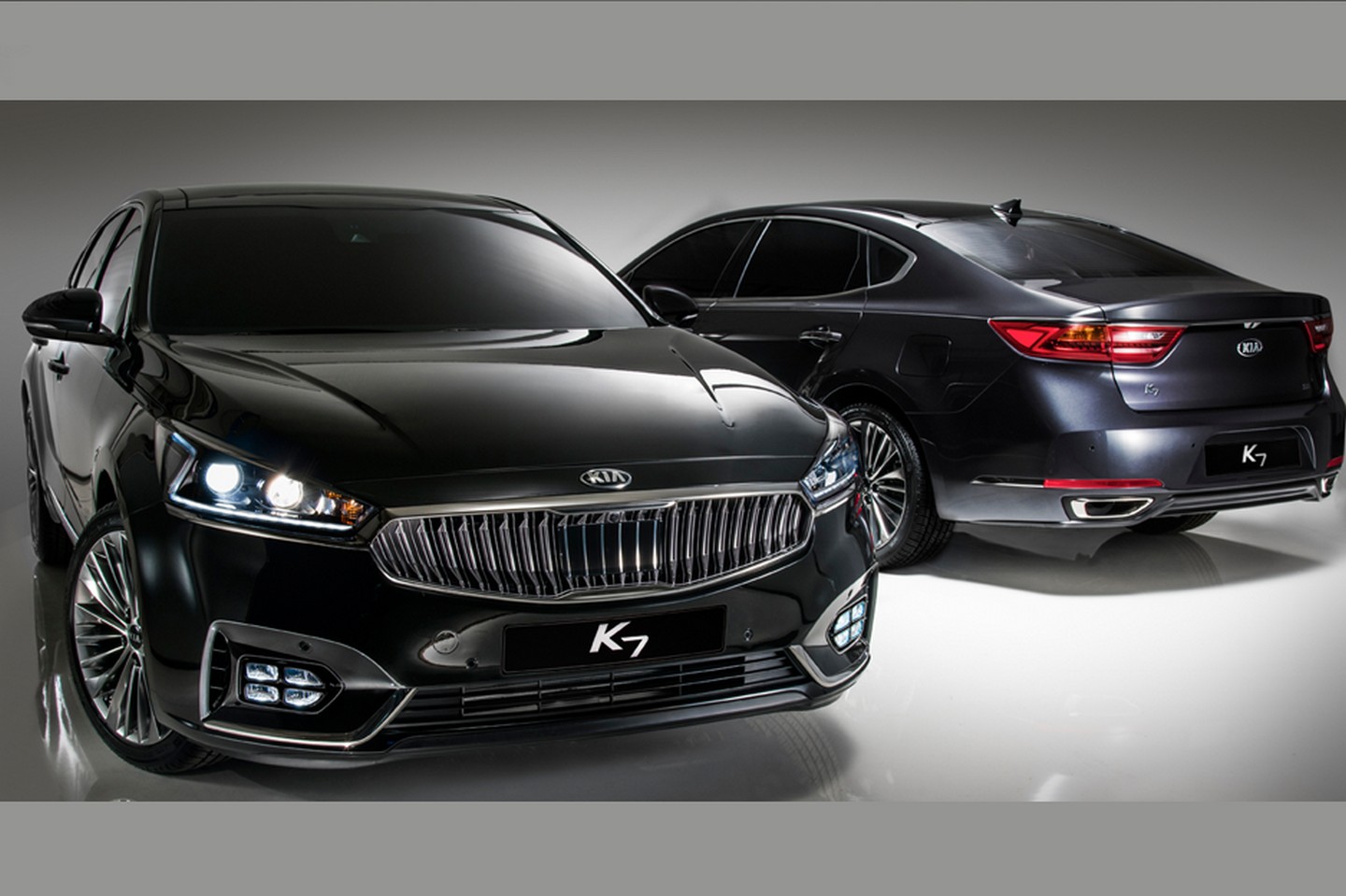 2017 Kia Cadenza black