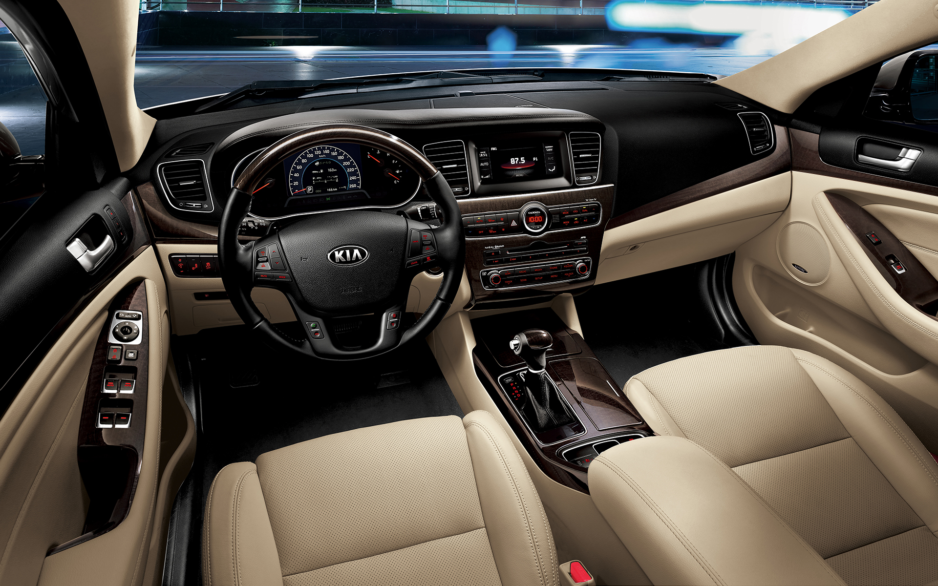 2017 Kia Cadenza interior