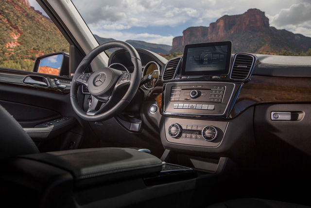 2017 Mercedes Benz Gls550 interior