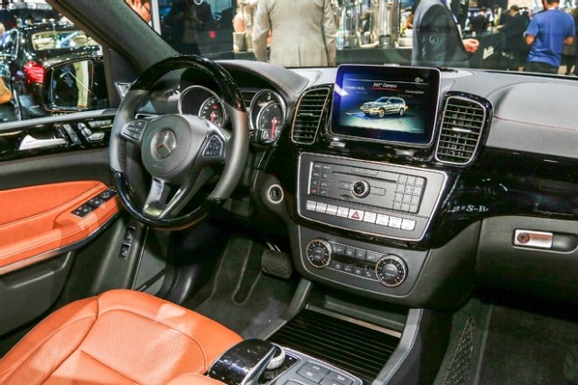 2017 Mercedes Benz Gls550 interior