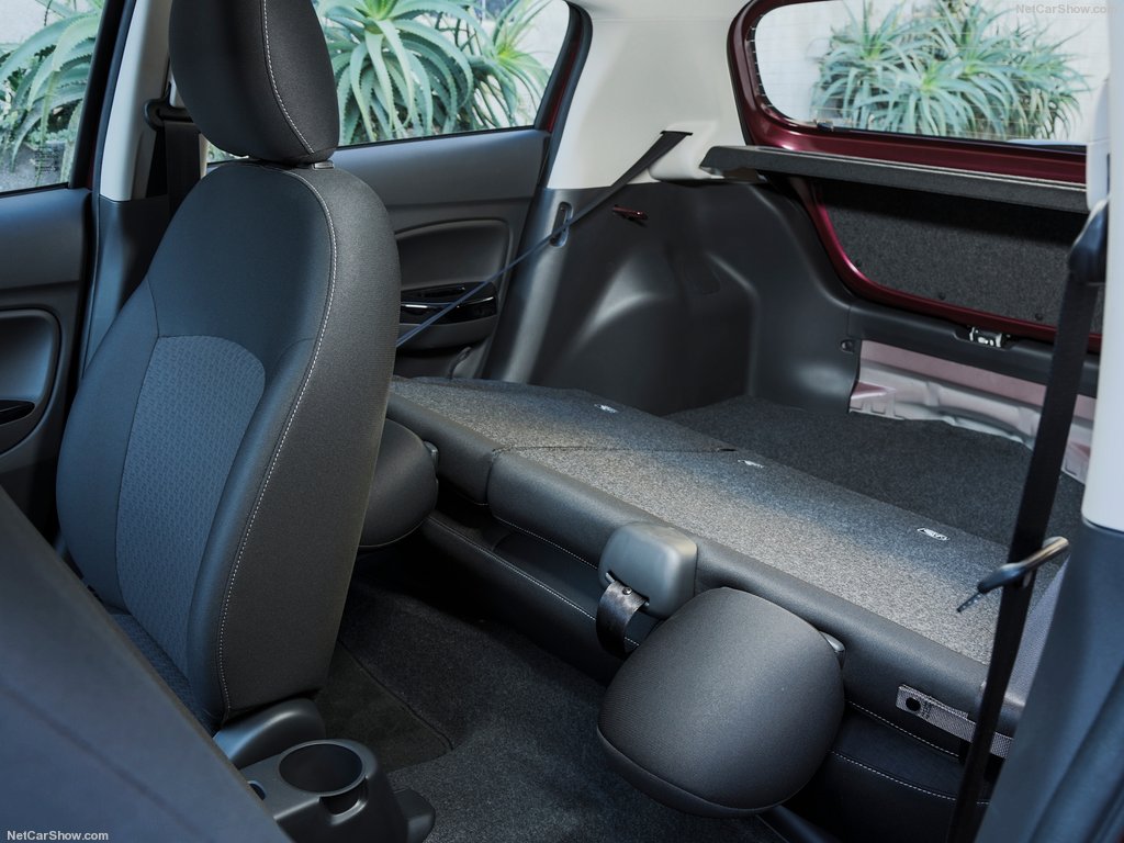 2017 Mitsubishi Mirage interior