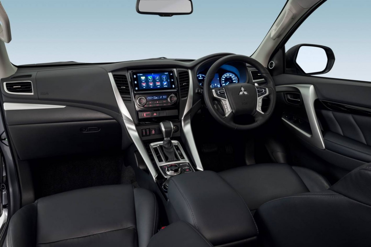 2017 Mitsubishi Pajero Sport interior