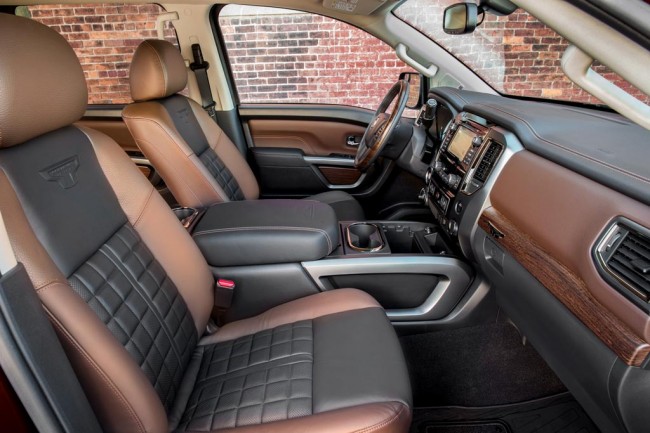 2017 Nissan Titan interior
