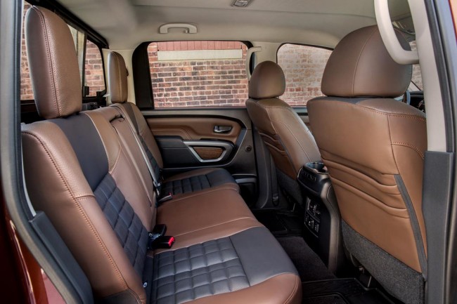 2017 Nissan Titan interior