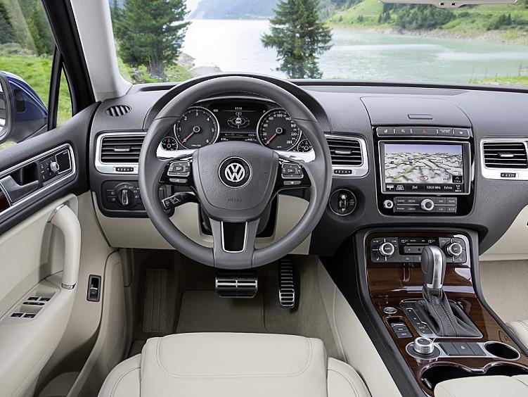 2017 Volkswagen Touareg interior