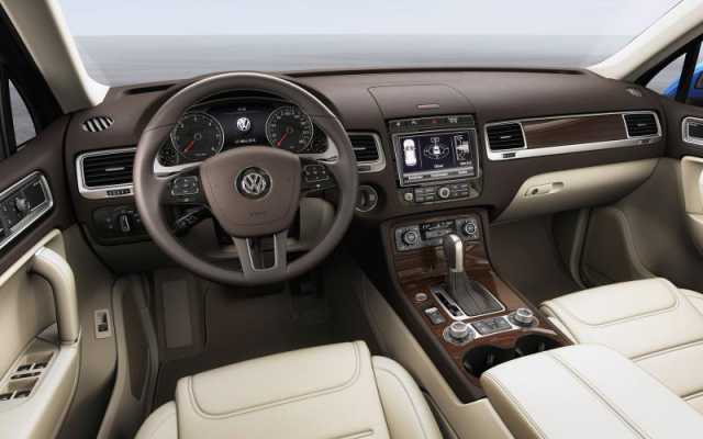 2017 Volkswagen Touareg interior