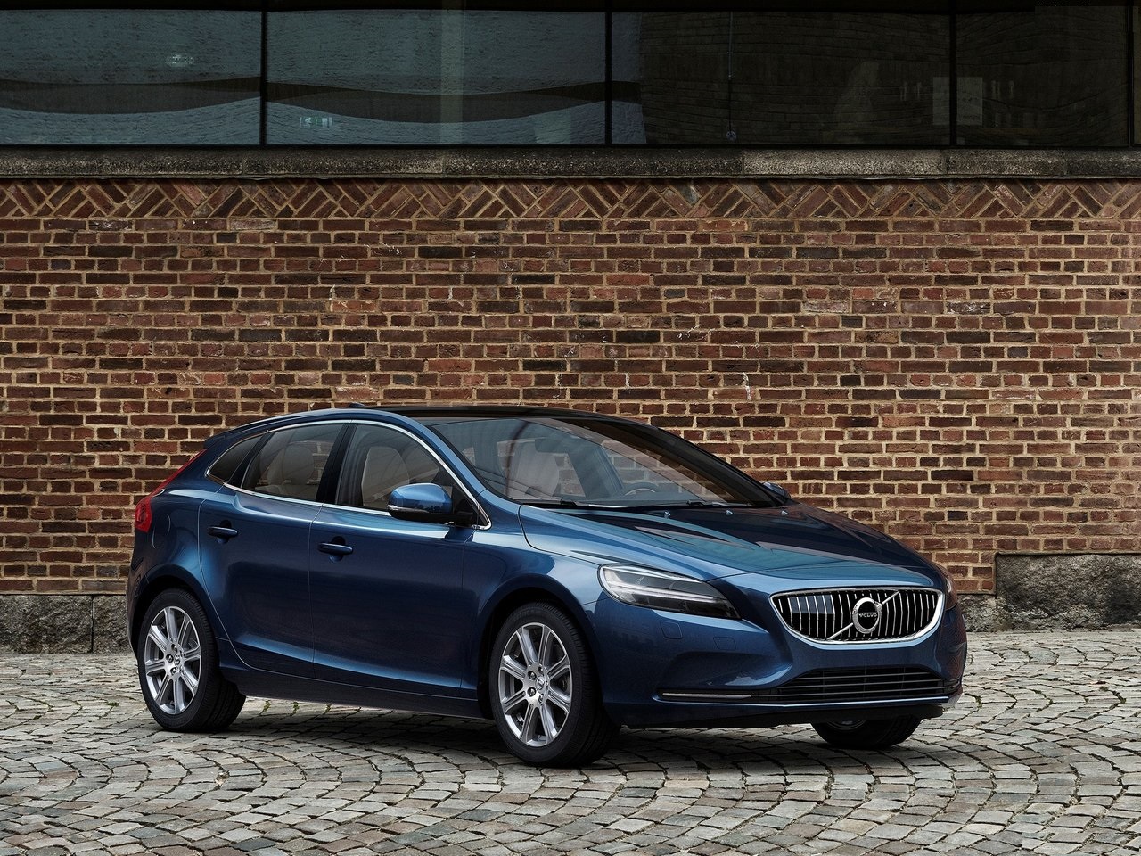 2017 Volvo v40