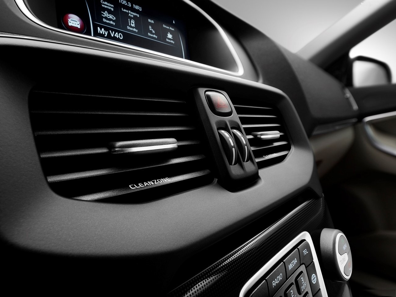 2017 Volvo v40